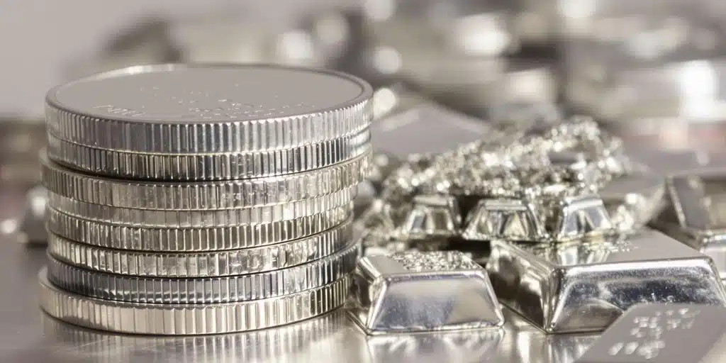 صعود أسعار الفضة 150% في عام.. مكاسب قوية وتحذيرات من التشبع