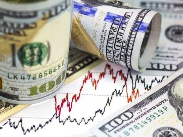 من يقود تراجع الدولار.. الفيدرالي أم ترامب أم الاقتصاد العالمي؟