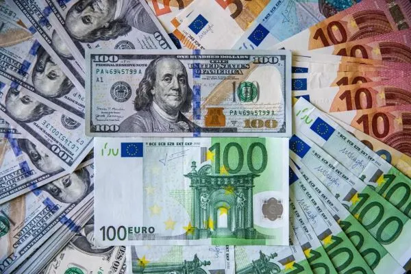 مستقبل الدولار بين التسليح الاقتصادي وتحديات المنافسة