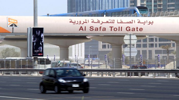 دبي ترفع سعر تعرفة المرور والمواقف في أوقات الذروة