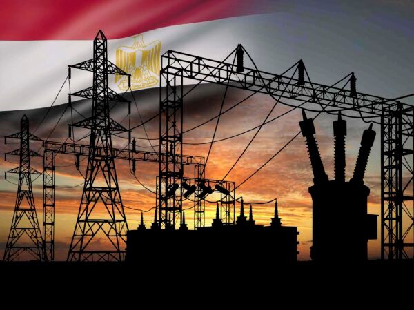 الشركة المصرية لنقل الكهرباء تعدل شروط المناقصات لتوفير الدولار