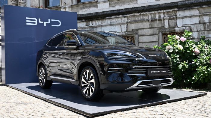 BYD تتحدى تسلا وتتصدر مبيعات السيارات الكهربائية