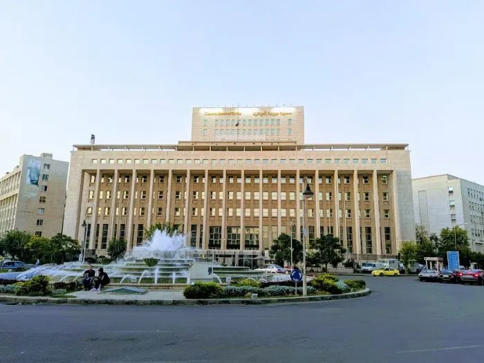 ما تأثير حذف صفرين من الليرة السورية على الاقتصاد؟