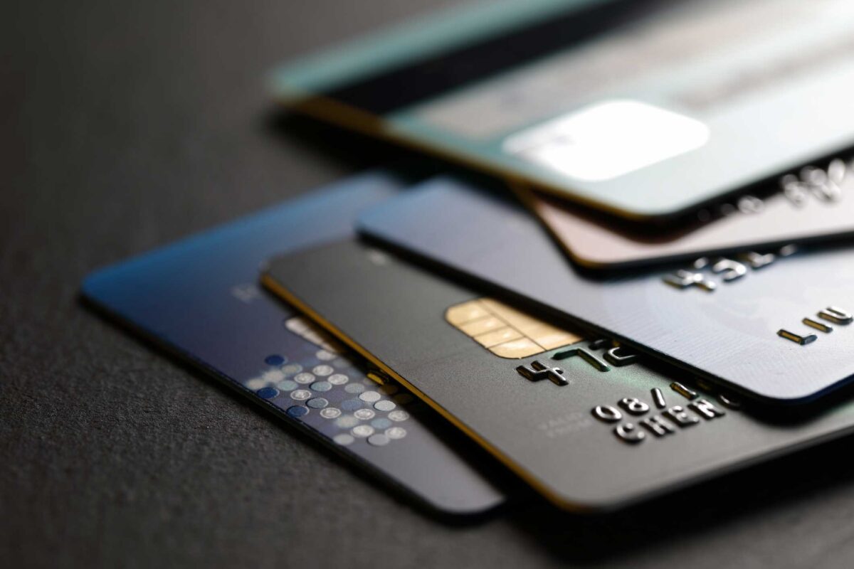 كيف تعمل بطاقات الائتمان؟ المزايا والاستخدامات