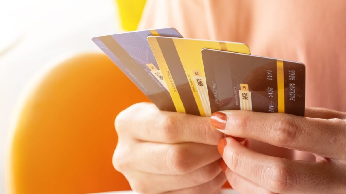 كيف تحصل على بطاقة ائتمان في الإمارات؟