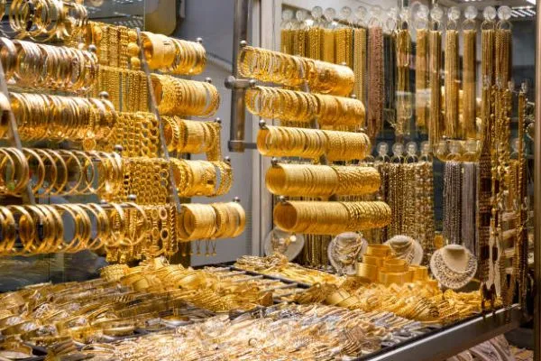 دولار الصاغة يربك سوق الذهب في مصر.. هل تعود السوق السوداء؟