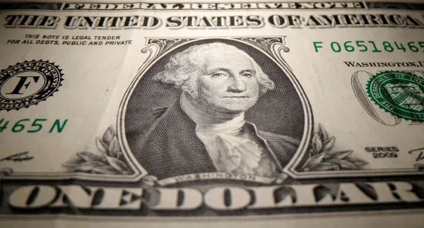 ترامب يُعيد الدولار إلى القمة.. كيف أجبر أوروبا على دفع 1.3 تريليون دولار؟