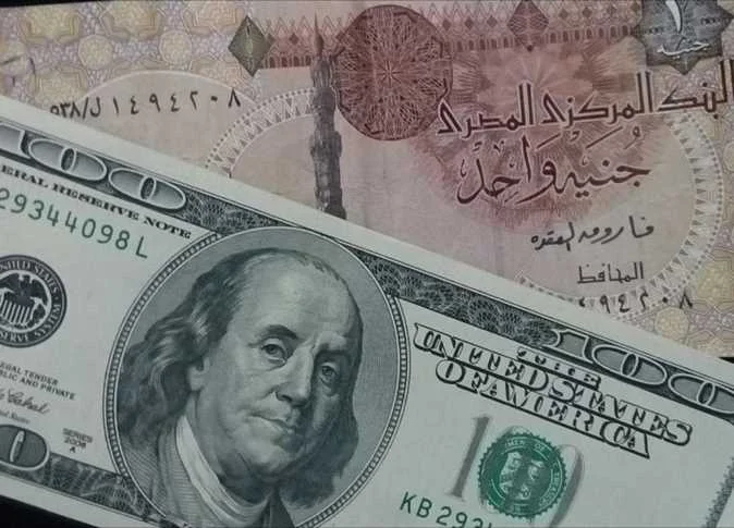 لماذا ارتفع الدولار مقابل الجنيه؟ تحليل لأزمة الأموال الساخنة في مصر