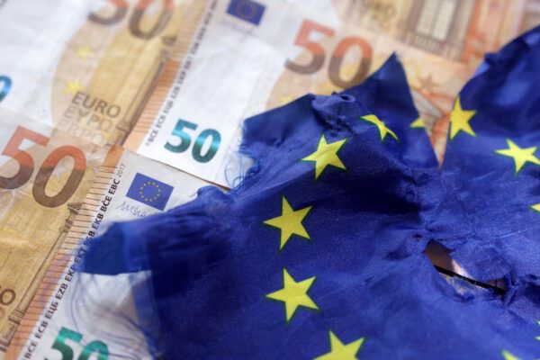 التضخم في منطقة اليورو يهبط لأدنى مستوى في 21 شهرًا