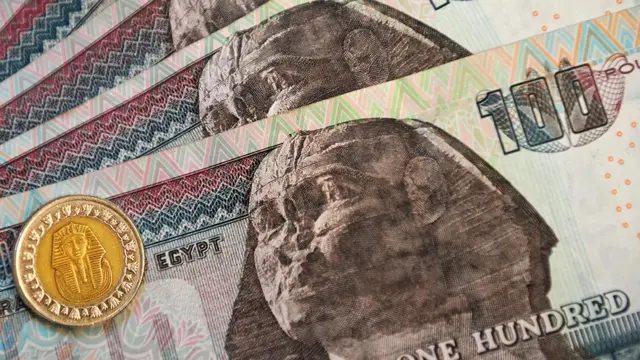 تراجع الدولار في مصر وسط تحذيرات من تحركات الأموال الساخنة