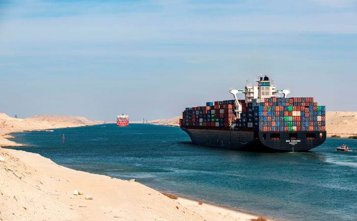 كيف يعزز مشروع ازدواج قناة السويس أهميتها في حركة الملاحة العالمية؟